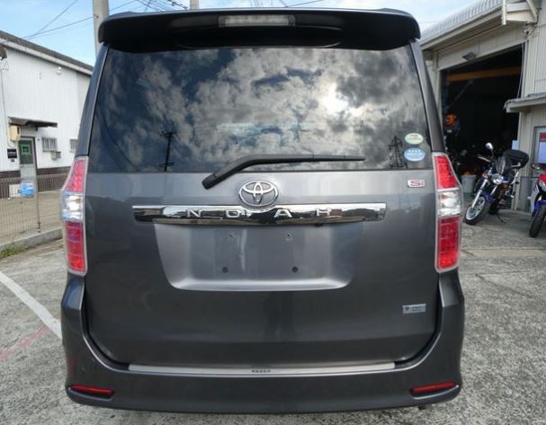 2010 Toyota Noah SI